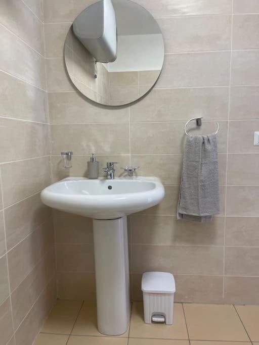 L'Etrange Rendez-Vous Tome 1 Apartment Carona  Luaran gambar