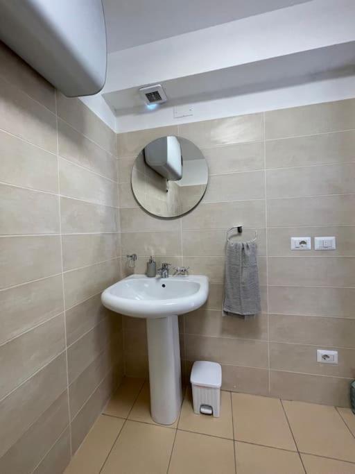 L'Etrange Rendez-Vous Tome 1 Apartment Carona  Luaran gambar